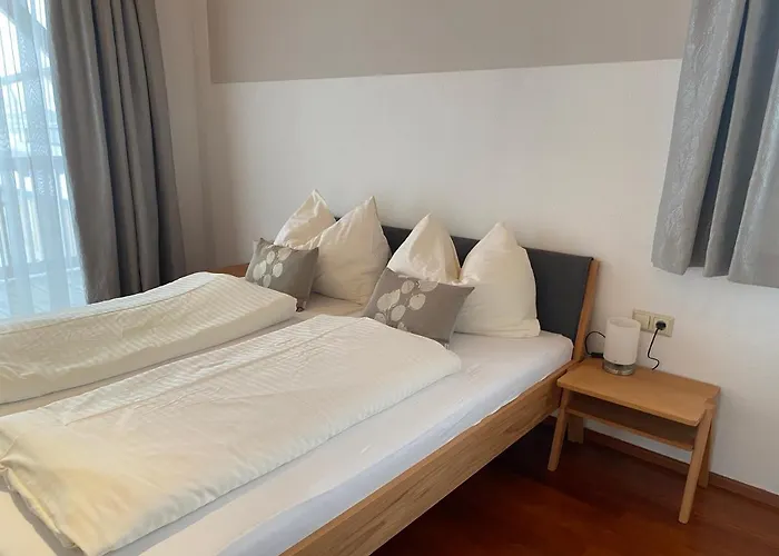 Elisabeth 샬레 플라차우